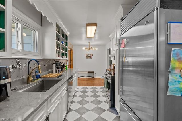 4 Rhonda CIR, Hampton, VA 23669
