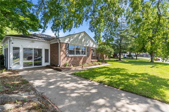 4 Rhonda CIR, Hampton, VA 23669