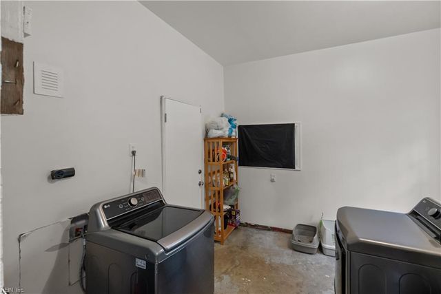 4 Rhonda CIR, Hampton, VA 23669