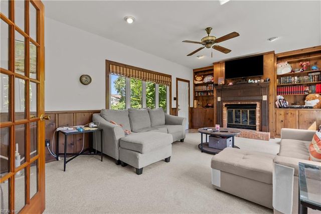 4 Rhonda CIR, Hampton, VA 23669