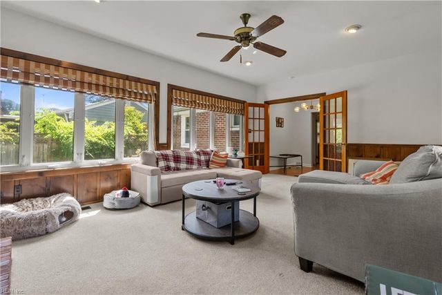 4 Rhonda CIR, Hampton, VA 23669