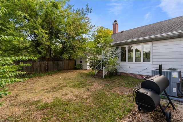 4 Rhonda CIR, Hampton, VA 23669