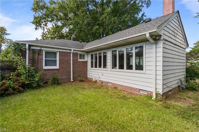 4 Rhonda CIR, Hampton, VA 23669