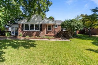 4 Rhonda CIR, Hampton, VA 23669