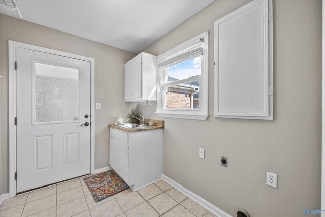 1821 SW Fitzgerald Drive, Decatur, AL 35603