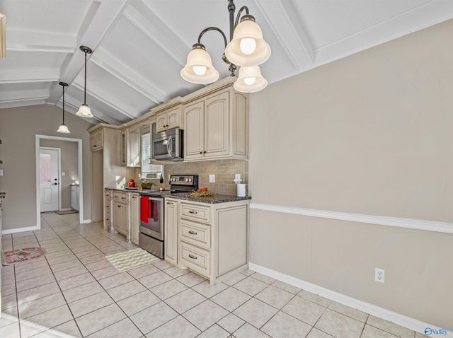 1821 SW Fitzgerald Drive, Decatur, AL 35603