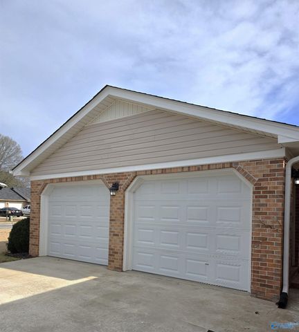 1821 SW Fitzgerald Drive, Decatur, AL 35603