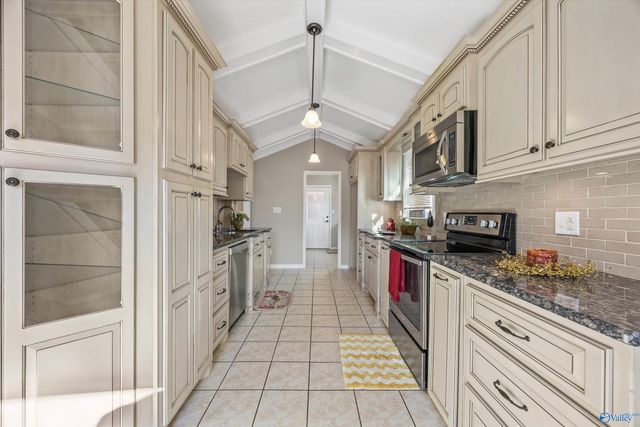 1821 SW Fitzgerald Drive, Decatur, AL 35603