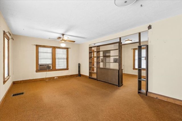 1055 S Franklin St, Holbrook, MA 02343