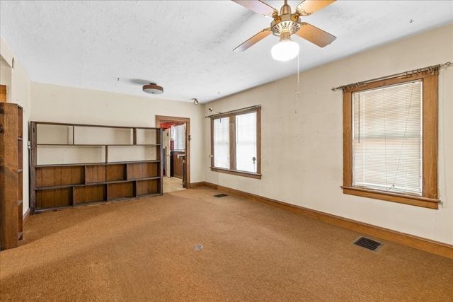 1055 S Franklin St, Holbrook, MA 02343