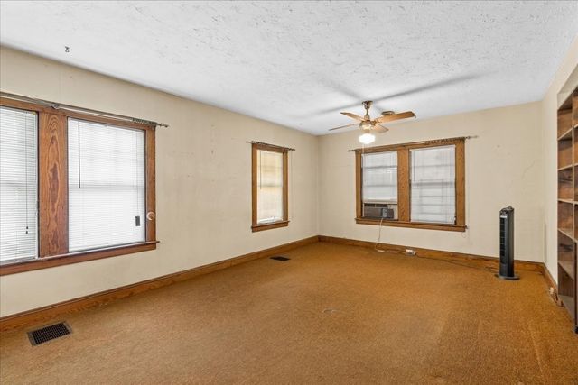 1055 S Franklin St, Holbrook, MA 02343
