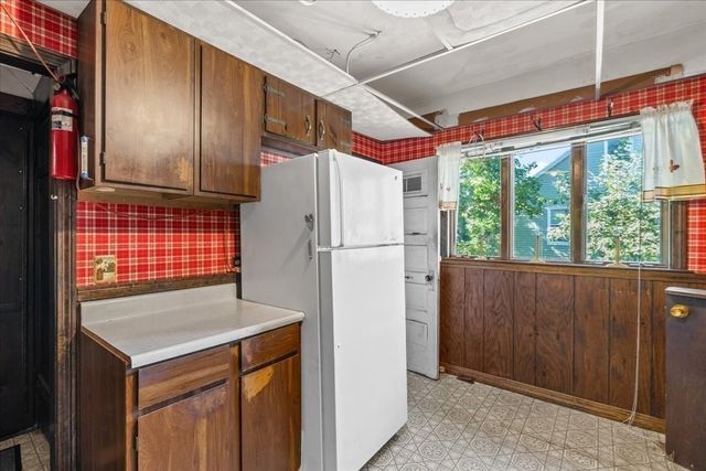 1055 S Franklin St, Holbrook, MA 02343