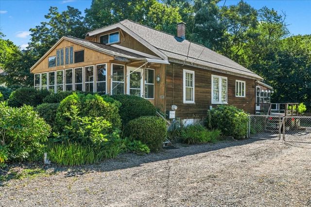 1055 S Franklin St, Holbrook, MA 02343