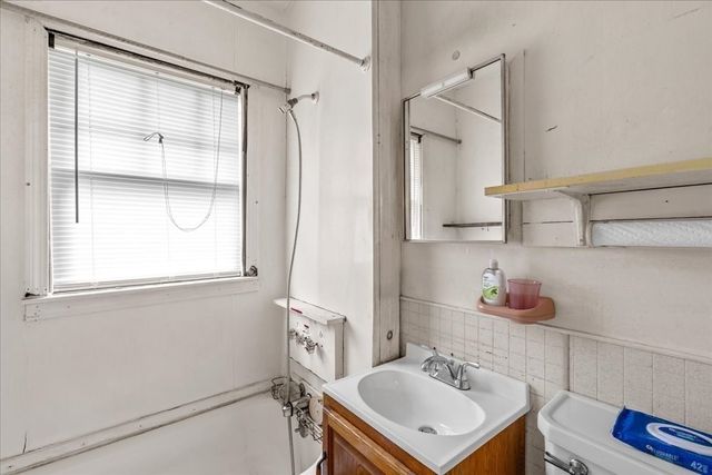 1055 S Franklin St, Holbrook, MA 02343