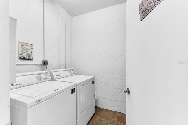 8977 MIDNIGHT PASS ROAD 219, Sarasota, FL 34242