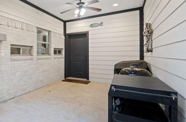 120 April Wind Drive E, Montgomery, TX 77356