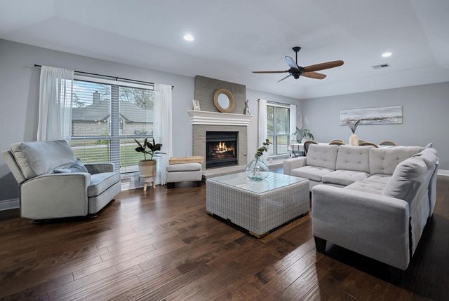 120 April Wind Drive E, Montgomery, TX 77356