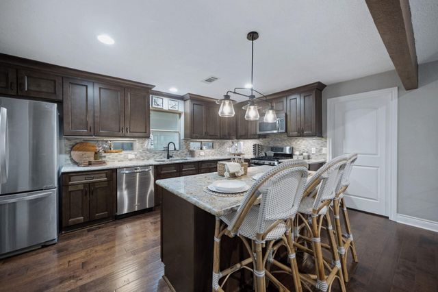 120 April Wind Drive E, Montgomery, TX 77356