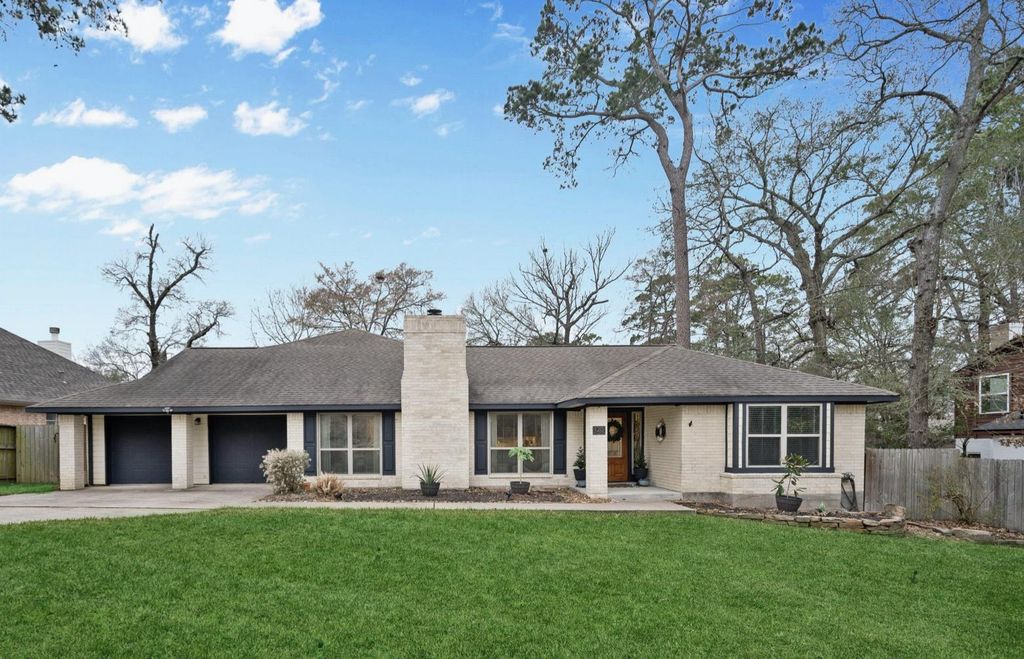 120 April Wind Drive E, Montgomery, TX 77356