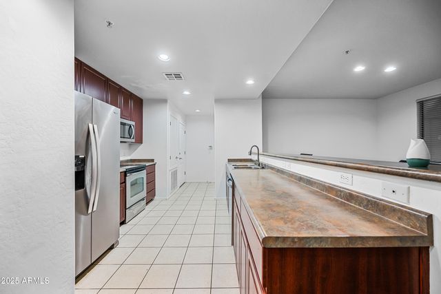 705 W QUEEN CREEK Road 1079, Chandler, AZ 85248