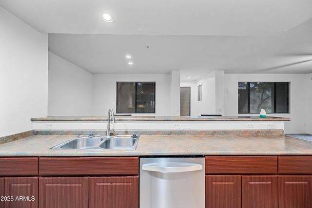 705 W QUEEN CREEK Road 1079, Chandler, AZ 85248