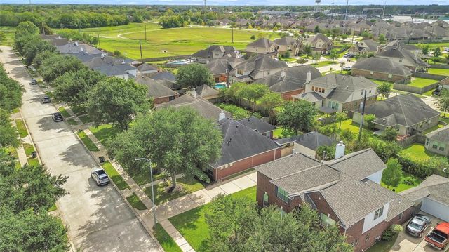 2714 Pebble Creek Drive, Pearland, TX 77581