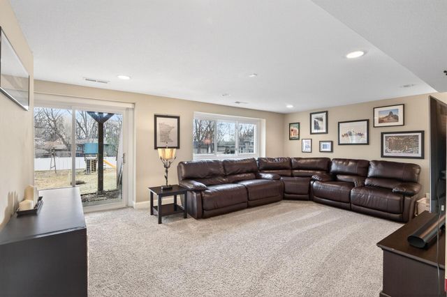 6806 Deerwood Lane N, Maple Grove, MN 55369