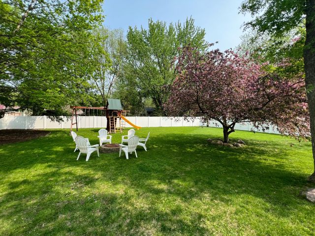 6806 Deerwood Lane N, Maple Grove, MN 55369