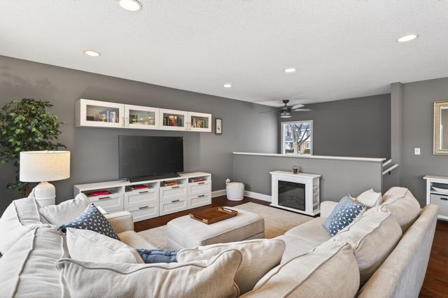 6806 Deerwood Lane N, Maple Grove, MN 55369