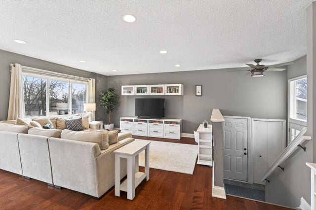 6806 Deerwood Lane N, Maple Grove, MN 55369