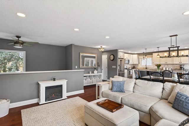 6806 Deerwood Lane N, Maple Grove, MN 55369