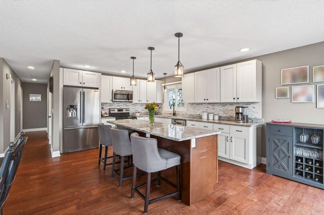 6806 Deerwood Lane N, Maple Grove, MN 55369