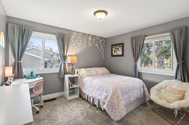 6806 Deerwood Lane N, Maple Grove, MN 55369