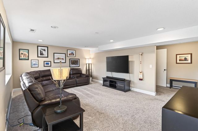 6806 Deerwood Lane N, Maple Grove, MN 55369