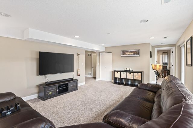 6806 Deerwood Lane N, Maple Grove, MN 55369