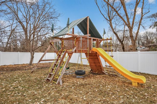 6806 Deerwood Lane N, Maple Grove, MN 55369