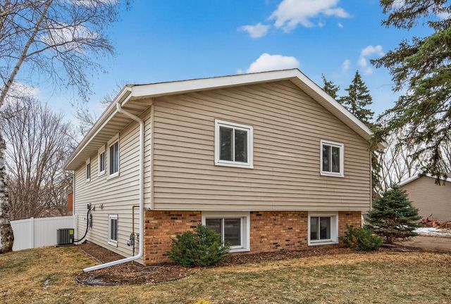 6806 Deerwood Lane N, Maple Grove, MN 55369