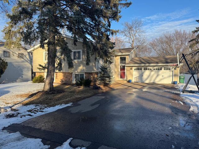 6806 Deerwood Lane N, Maple Grove, MN 55369