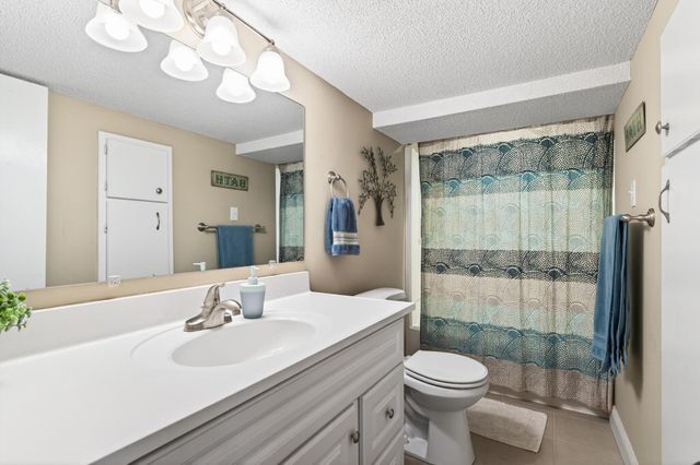 6806 Deerwood Lane N, Maple Grove, MN 55369