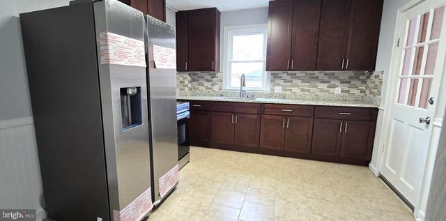 121 N BROAD ST, Waynesboro, PA 17268