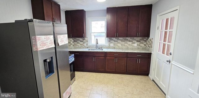 121 N BROAD ST, Waynesboro, PA 17268