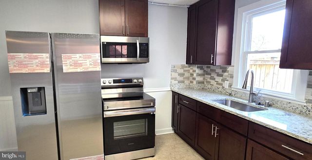 121 N BROAD ST, Waynesboro, PA 17268