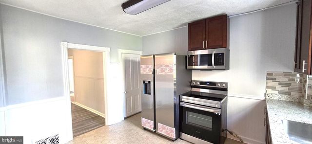 121 N BROAD ST, Waynesboro, PA 17268