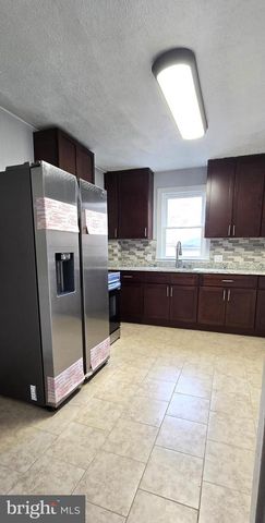 121 N BROAD ST, Waynesboro, PA 17268