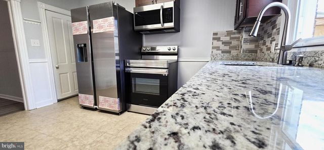 121 N BROAD ST, Waynesboro, PA 17268