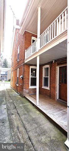 121 N BROAD ST, Waynesboro, PA 17268