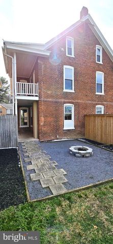 121 N BROAD ST, Waynesboro, PA 17268