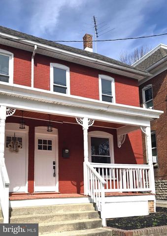 121 N BROAD ST, Waynesboro, PA 17268