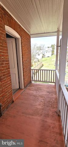 121 N BROAD ST, Waynesboro, PA 17268