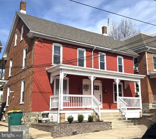 121 N BROAD ST, Waynesboro, PA 17268